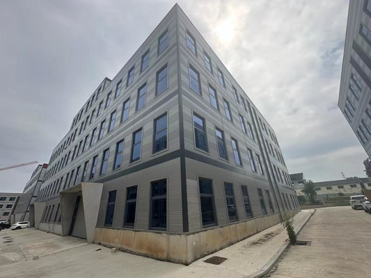 25% Roof Pitch Prefab Steel Structure with Rolling Door