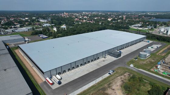 Durable Steel Structure Warehouse With Wind Load Up To 300 Km/h And Service Life 20-50 Years For Low Maintenance Industrial Storage
