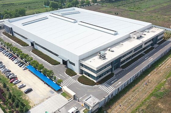 Steel Color Sheet Cladding Steel Structure Warehouse with Sliding Door and Optional Heat Insulation System Providing Storage Space